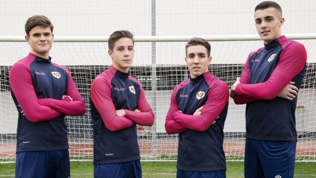 Fabian Luzzi along with some young stars coming from Rayo Vallecano academy.