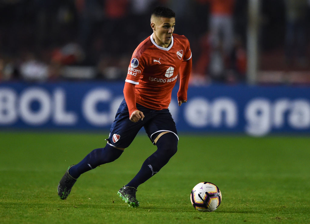Fabricio Bustos of Independiente drives the ball during a first leg quarter final match between Independiente and Independiente del Valle as part of Copa Sudamericana 2019 at Estadio Libertadores de América on August 06, 2019 in Avellaneda, Argentina. Photo by Marcelo Endelli/Getty Images